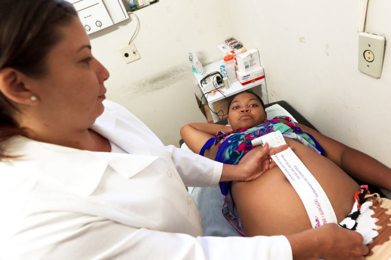Beneficiária do Bolsa Família, Sonia Marcia Silva, fazendo pré-natal no Posto de Saúde. | Foto: Ana Nascimento/MDS