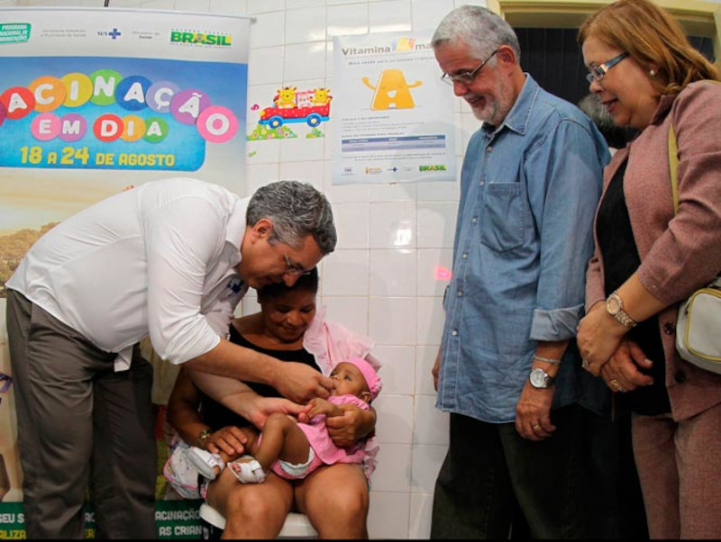 A vacinação rotineira de mais de 95% das crianças brasileiras foi um dos fatores que possibilitaram ao Brasil antecipar em cinco anos as metas de redução da mortalidade infantil. Foto: Manu Dias/Secom Gov.Ba