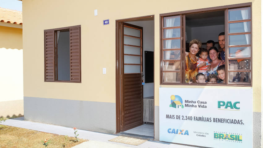 Presidenta Dilma em entrega de casas à famílias beneficiadas pelo MCMV. | Foto: Roberto Stuckert
