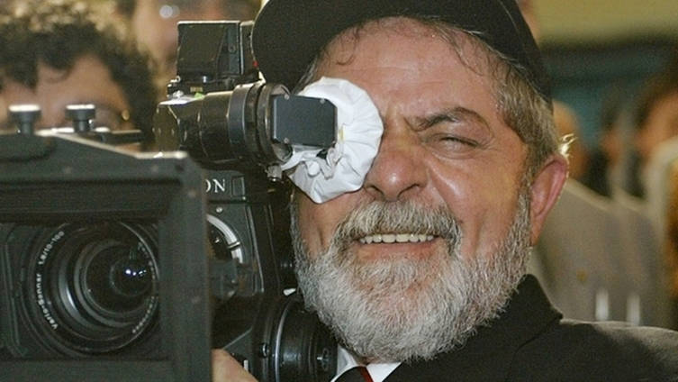 Presidente Lula filma convidados após cerimônia de lançamento do Programa Brasileiro de Cinema e Audiovisual. | Foto: Ricardo Stuckert