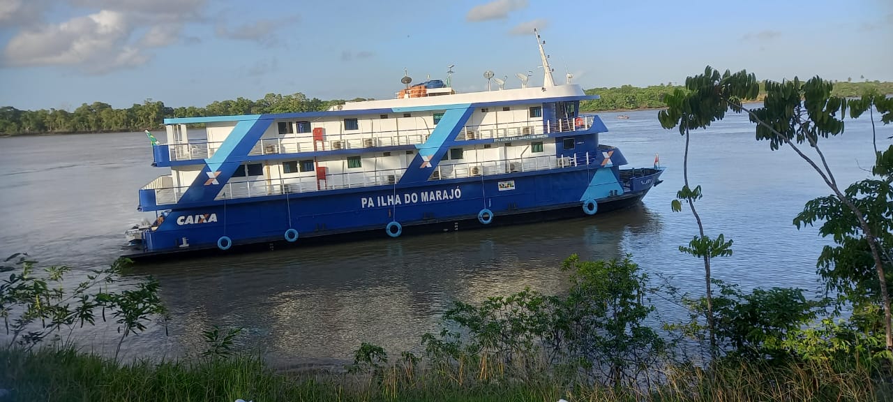 Com suas agências-barcos, a Caixa Econômica Federal leva inclusão bancária às populações ribeirinhas da Amazônia e da ilha de Marajó | Foto: Divulgação/Caixa